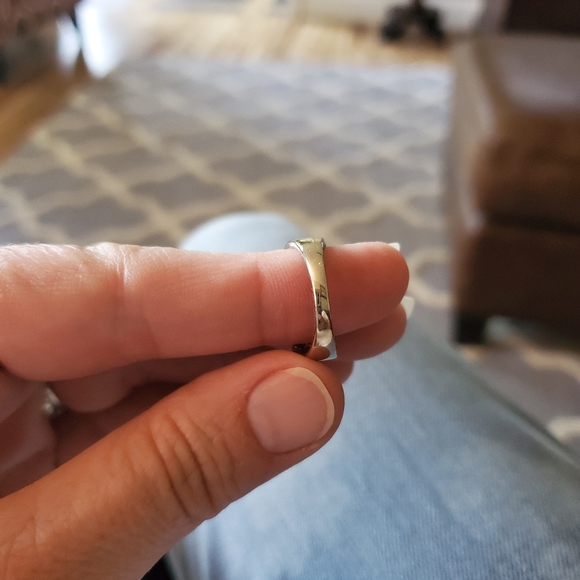 10k white gold and diamond ring - Picture 3 of 6